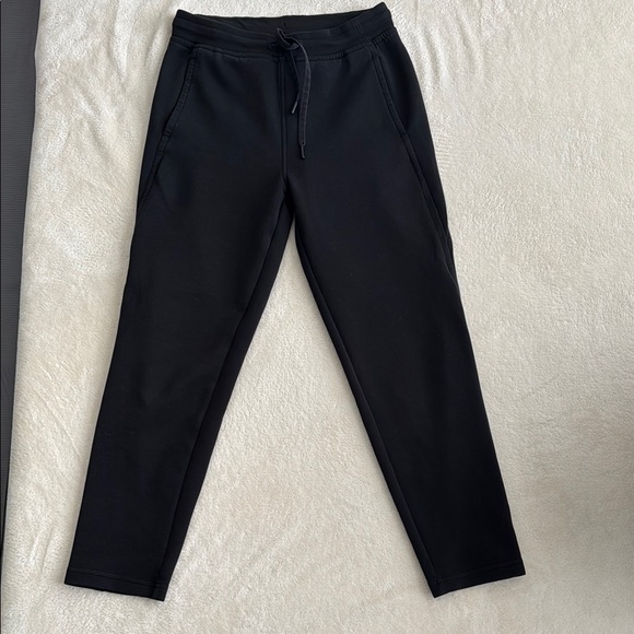 Lululemon Women’s Black Sweatpants with Straight Leg Design and Ankle Length - Picture 1 of 1